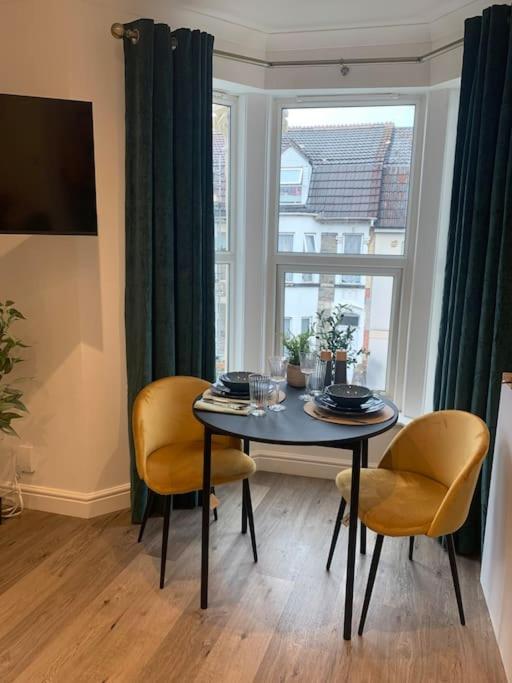 Alto - Lovely 2 Bedroom Serviced Apartment Bristol By Mint Stays Exterior photo