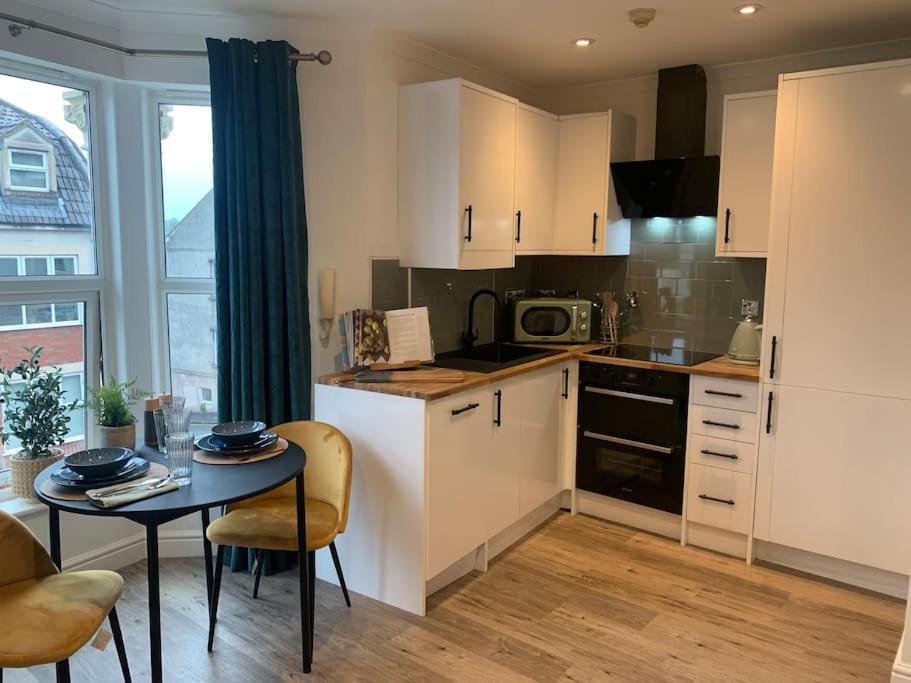 Alto - Lovely 2 Bedroom Serviced Apartment Bristol By Mint Stays Exterior photo
