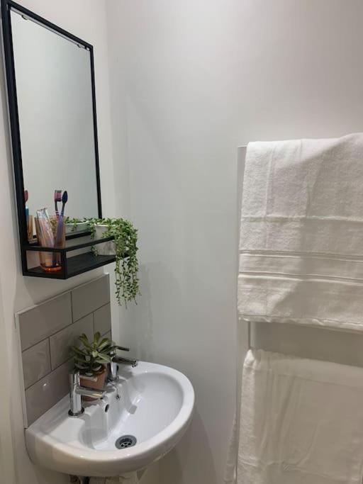 Alto - Lovely 2 Bedroom Serviced Apartment Bristol By Mint Stays Exterior photo